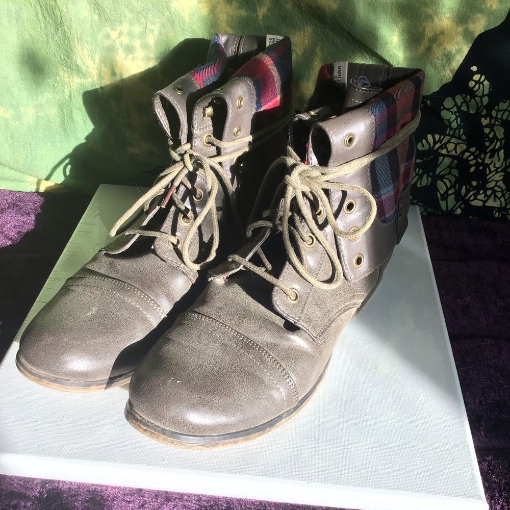 Delias Steve Madden boots
